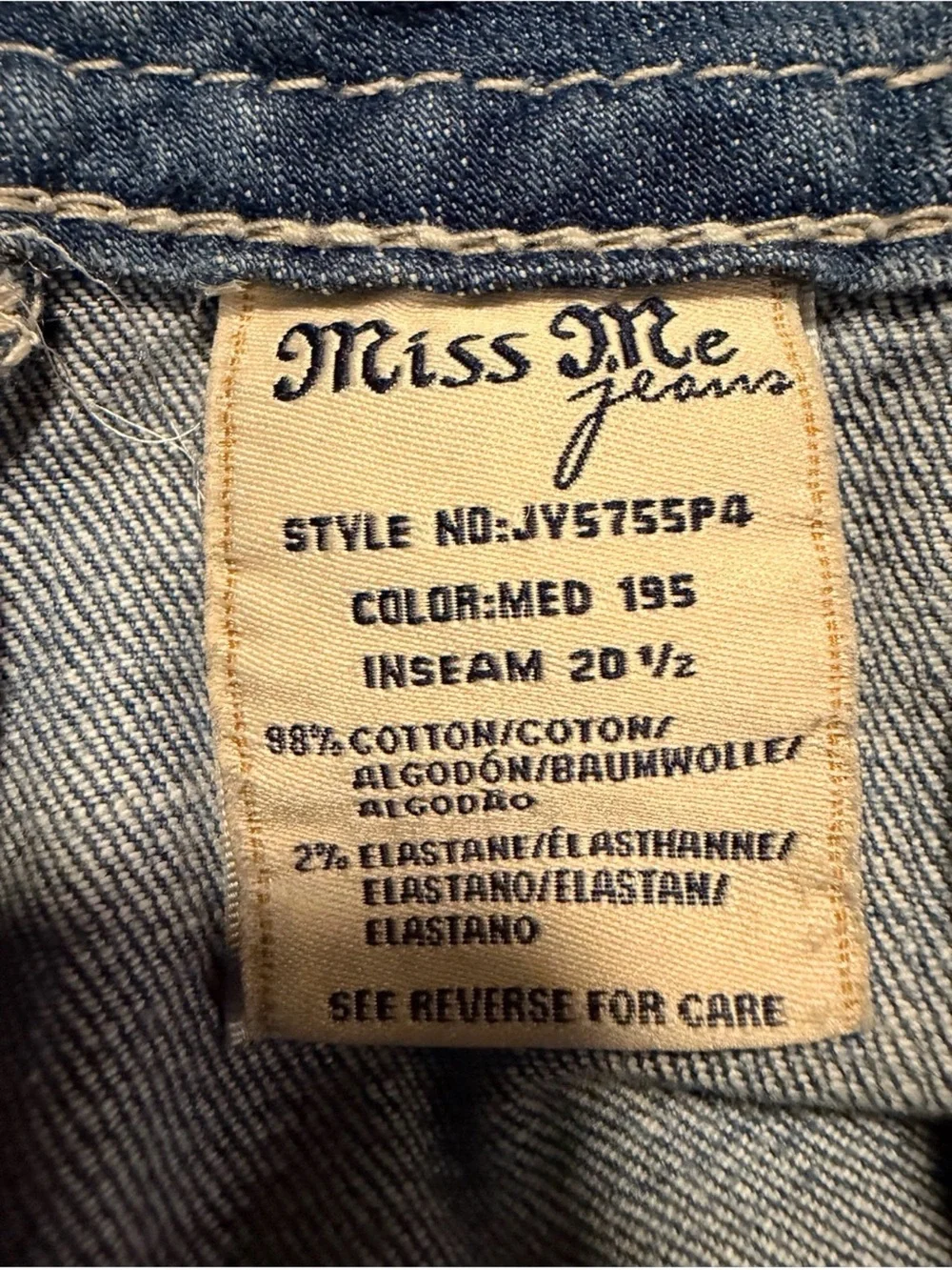 Gorgeous Y2K Miss Me Signature Cuffed Capris With Embellishments 20-1/2” Inseam